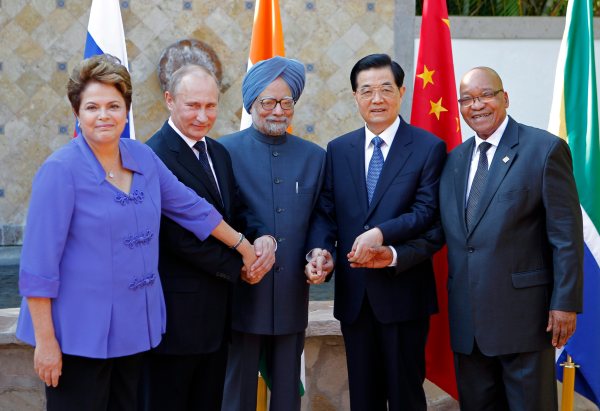 BRICS' heads of state, from left, Brazil's President Dilma Rousseff, Russia's President Vladimir Putin, India's Prime Minister Manmohan Singh, China's President Hu Jintao and South Africa's President Jacob Zuma pose for a group photo at the G-20 Summit in Los Cabos, Mexico, Monday, June 18, 2012. (AP Photo/Andres Leighton)